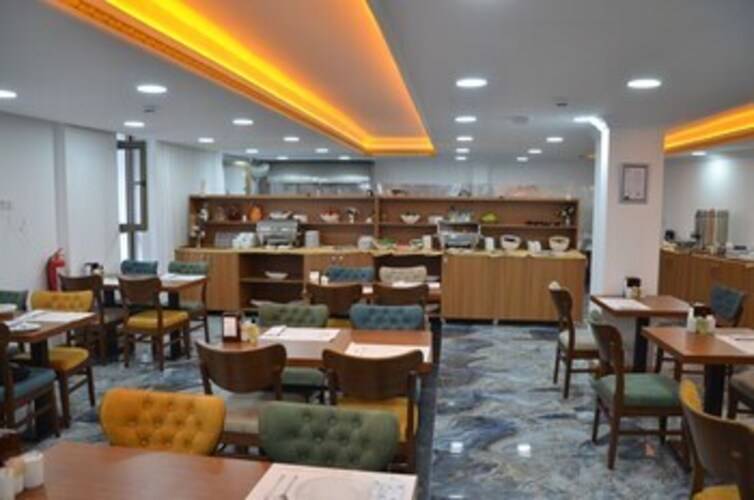 Piyes Otel