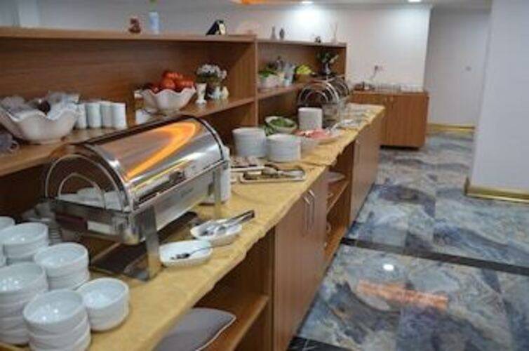 Piyes Otel