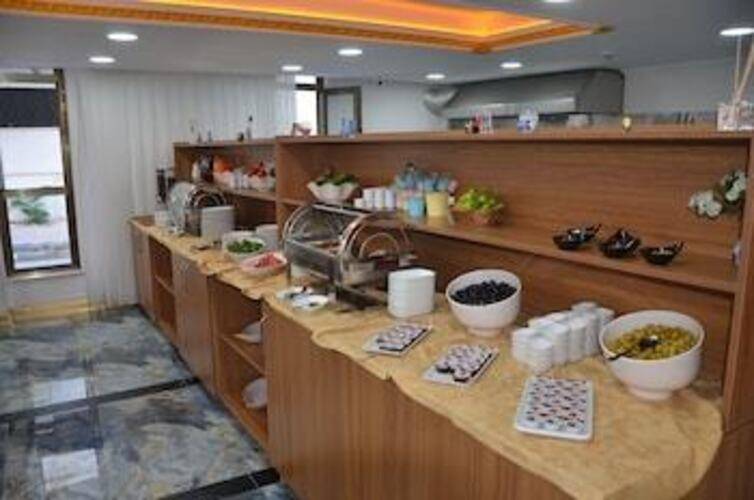 Piyes Otel