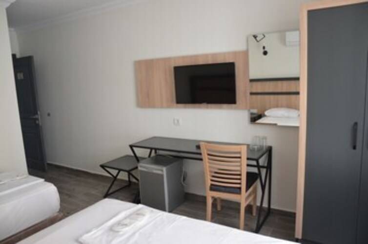 Piyes Otel