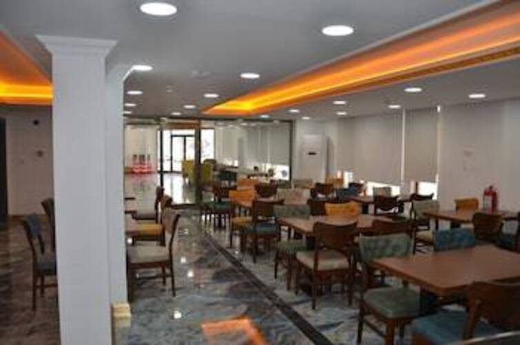 Piyes Otel