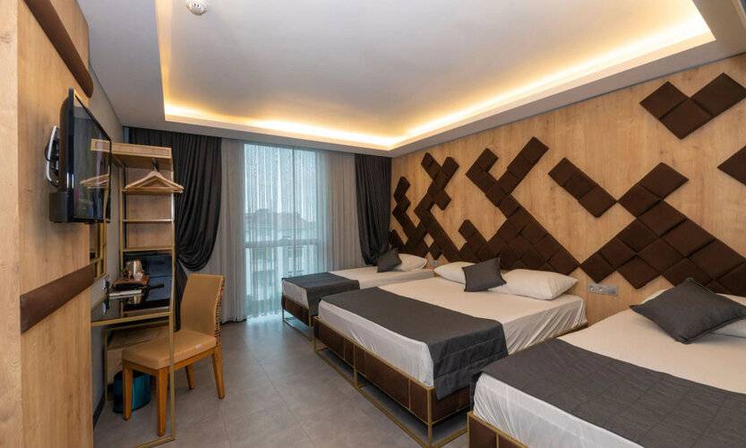Fly And Stay Airport Hotel