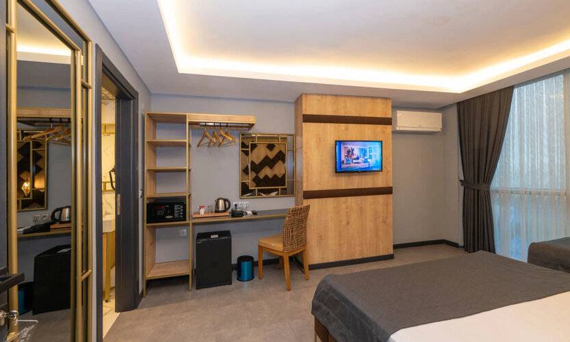 Fly And Stay Airport Hotel