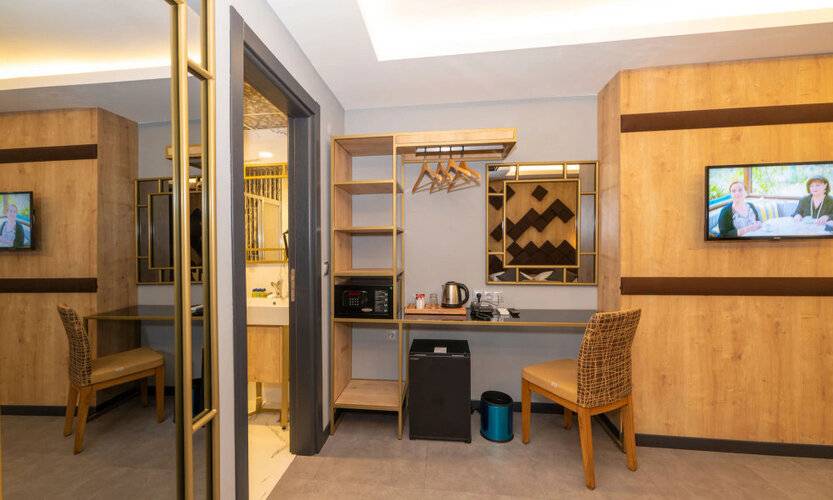 Fly And Stay Airport Hotel