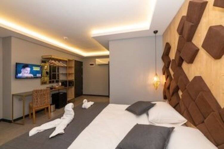 Fly And Stay Airport Hotel