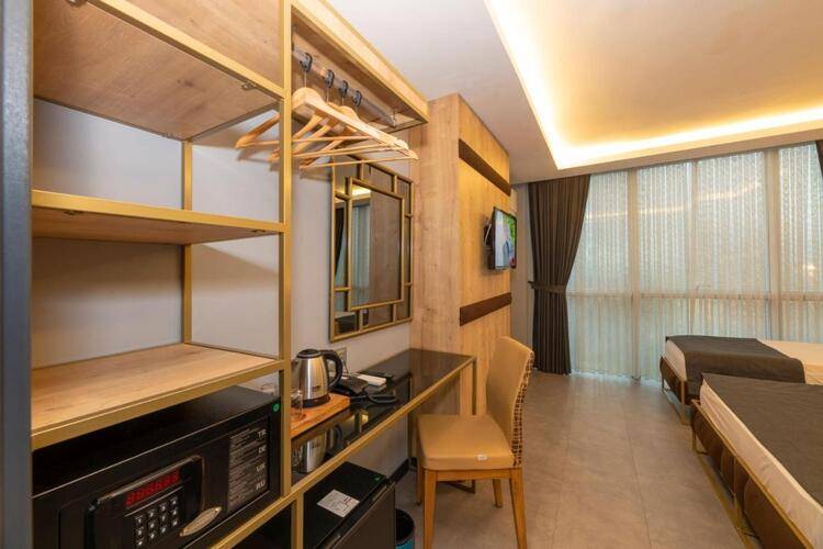 Fly And Stay Airport Hotel