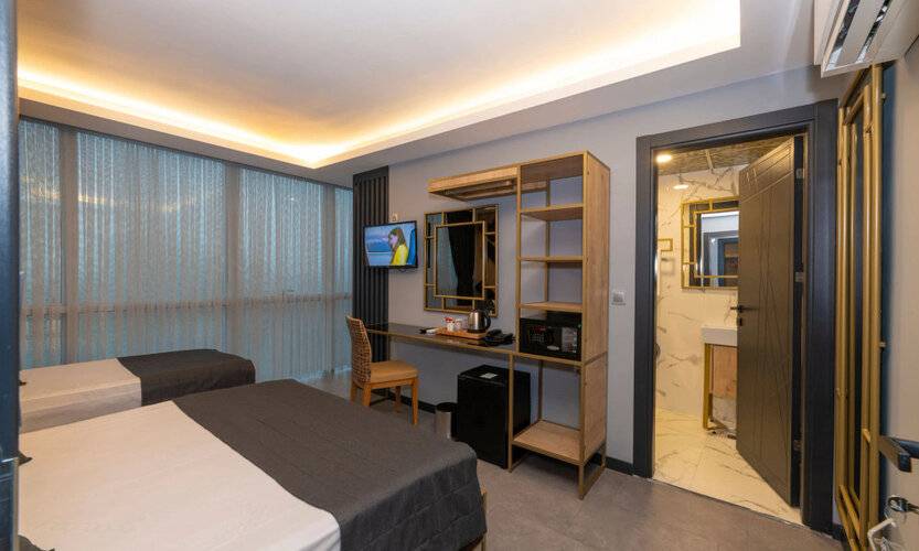 Fly And Stay Airport Hotel