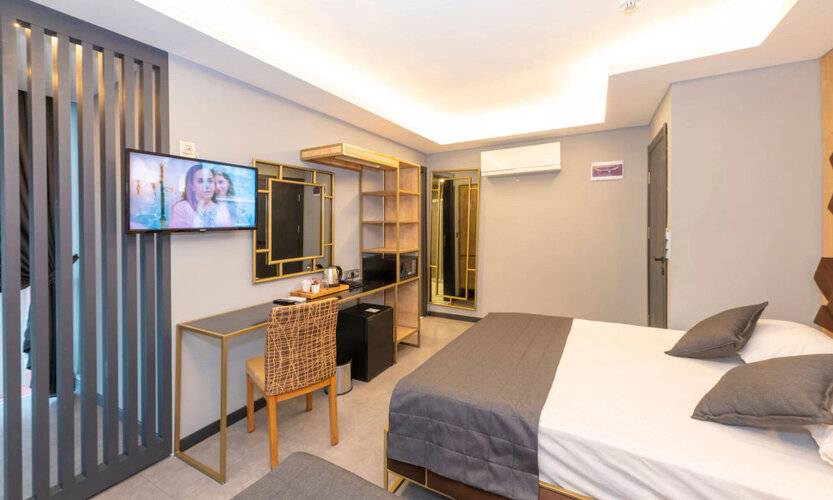 Fly And Stay Airport Hotel