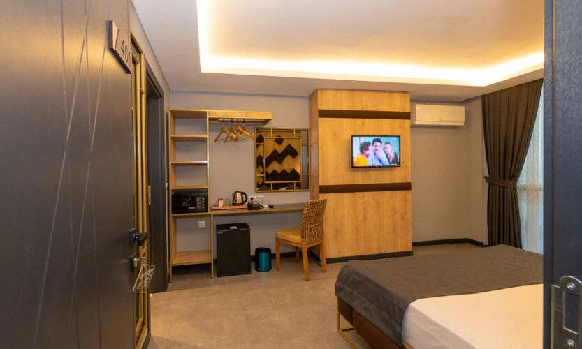 Fly And Stay Airport Hotel
