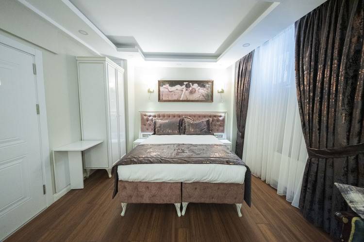 Solomon's Mansion Hotel