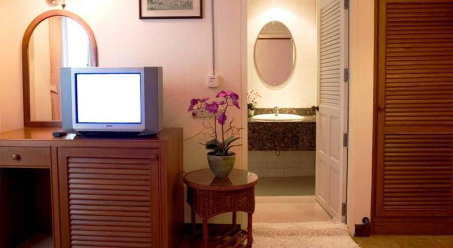 Surin Bay Inn