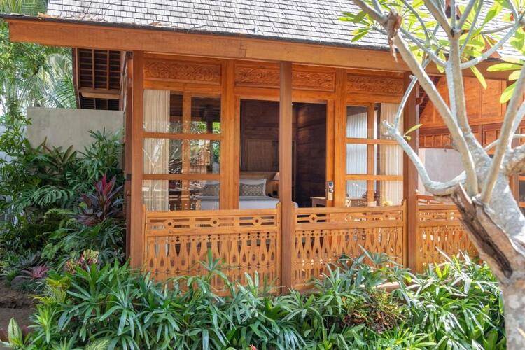 Unagi Wooden Villa By Emana