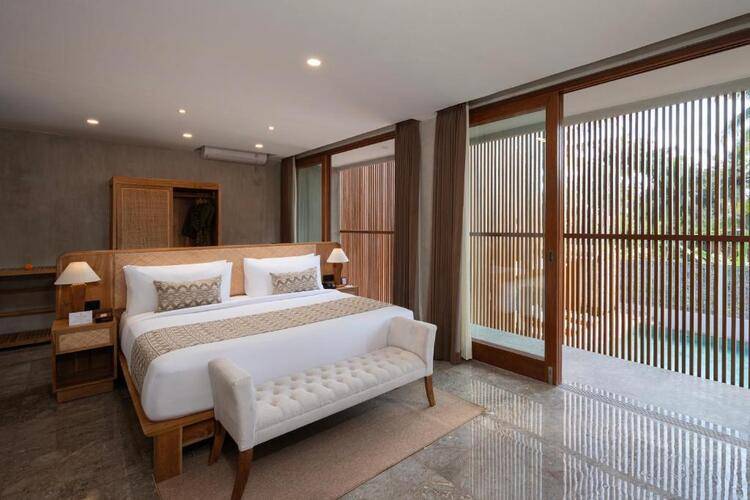 Unagi Wooden Villa By Emana