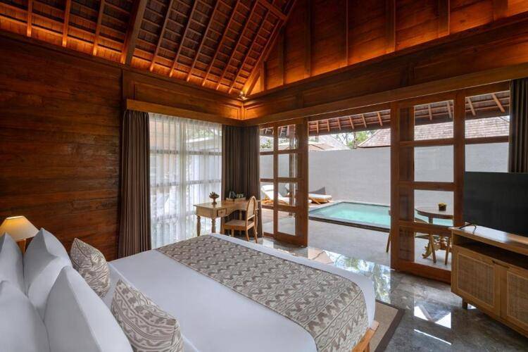 Unagi Wooden Villa By Emana