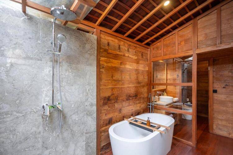 Unagi Wooden Villa By Emana