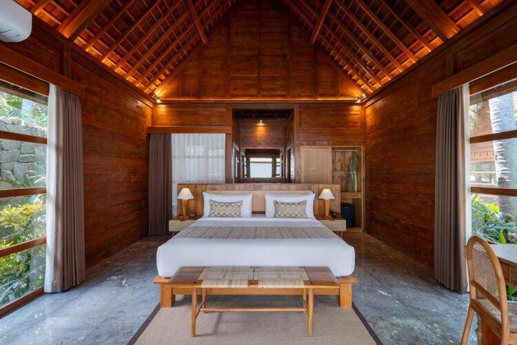 Unagi Wooden Villa By Emana