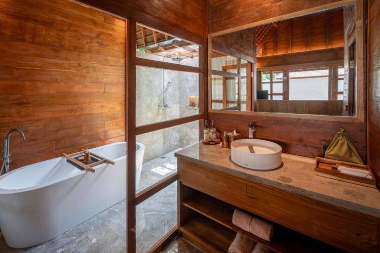 Unagi Wooden Villa By Emana