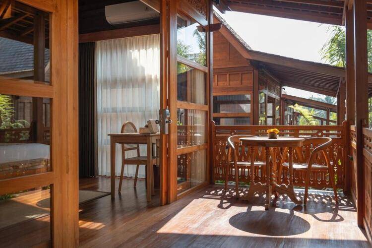 Unagi Wooden Villa By Emana