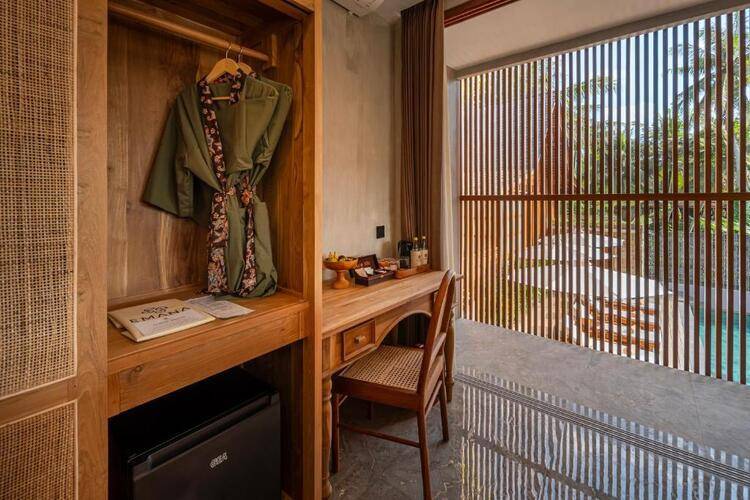 Unagi Wooden Villa By Emana