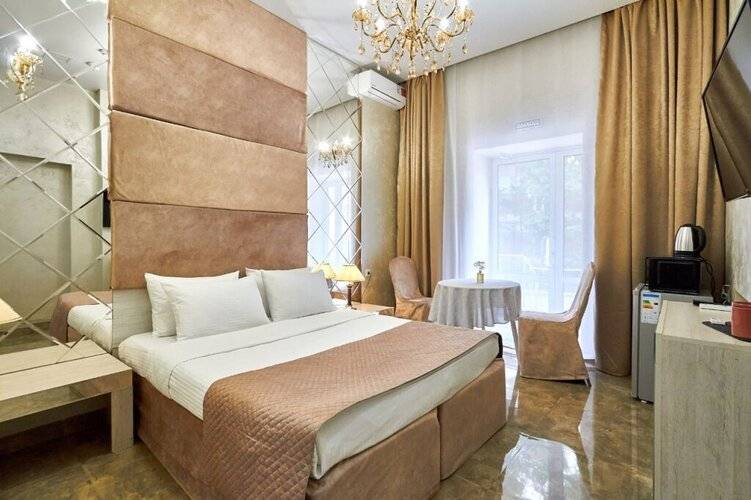 Versale Hotel