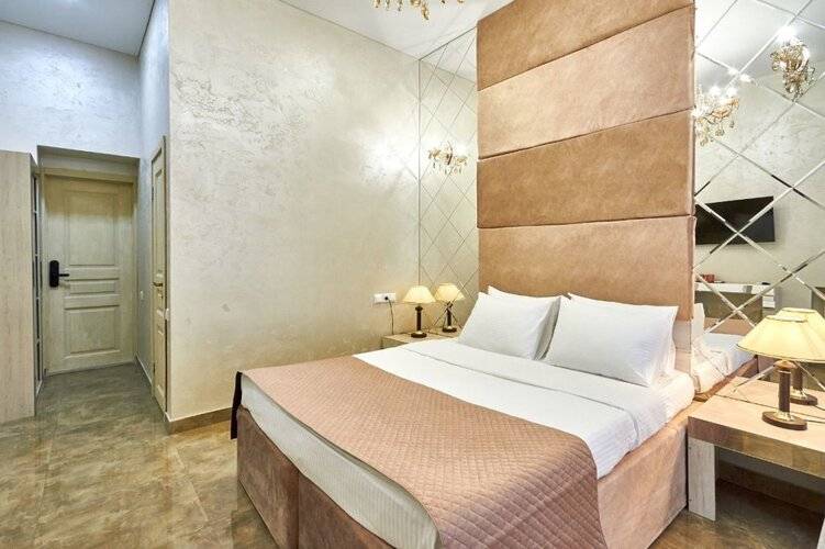 Versale Hotel