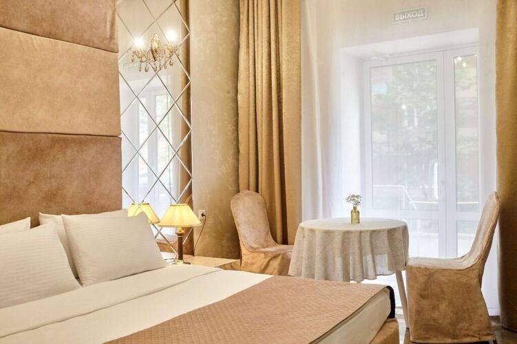 Versale Hotel