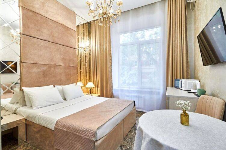 Versale Hotel