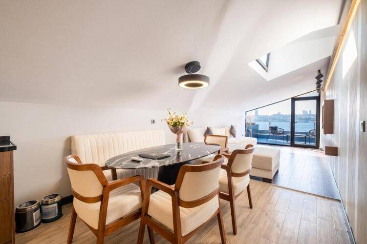 216 Bosphorus Suite