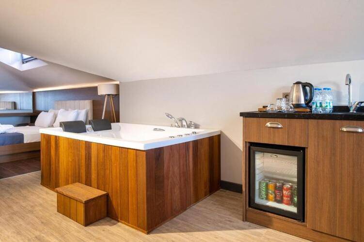 216 Bosphorus Suite