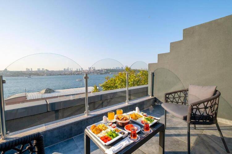 216 Bosphorus Suite