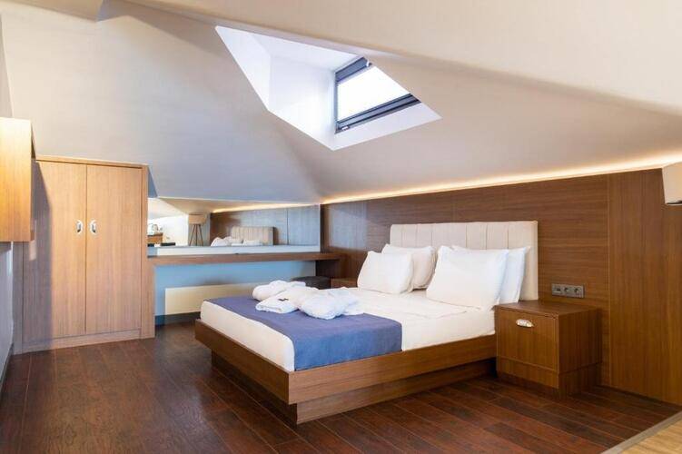 216 Bosphorus Suite