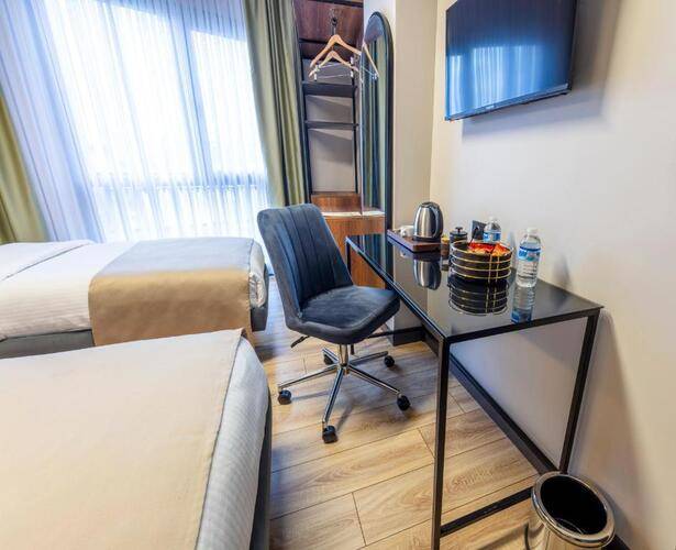 Lenora Airport Hotel