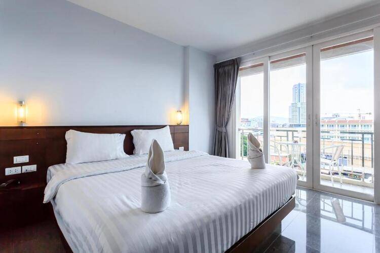 77 Bangla Hotel