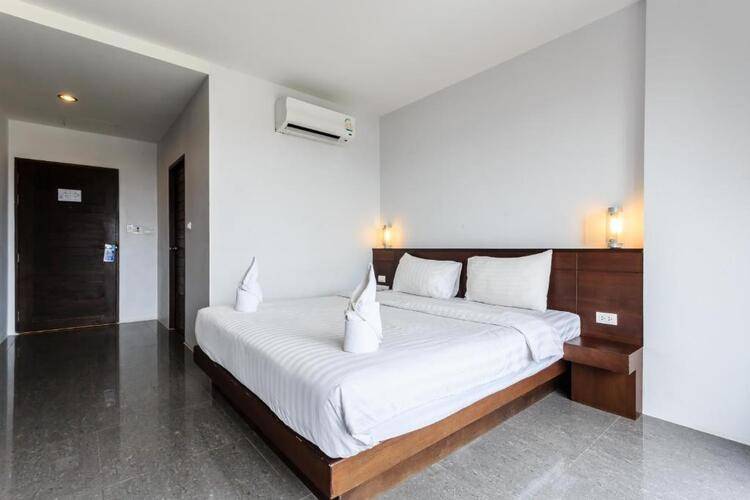 77 Bangla Hotel