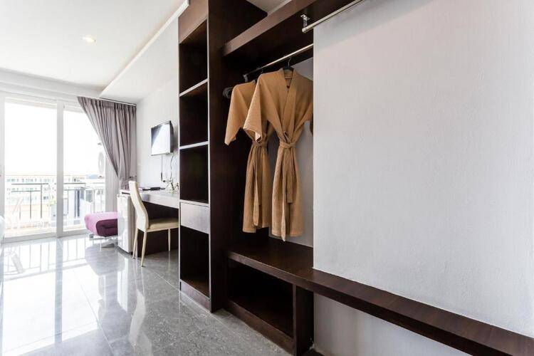 77 Bangla Hotel