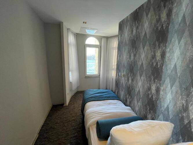 Weingart Port Hotel