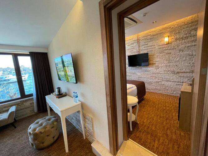 Weingart Port Hotel