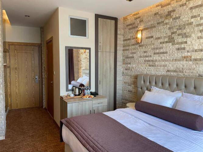 Weingart Port Hotel