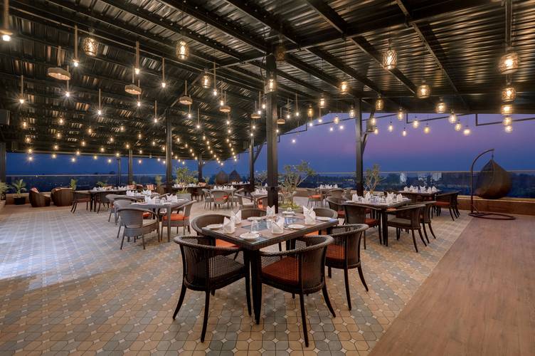 Fern Habitat Candolim