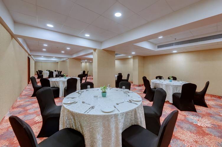 Fern Habitat Candolim