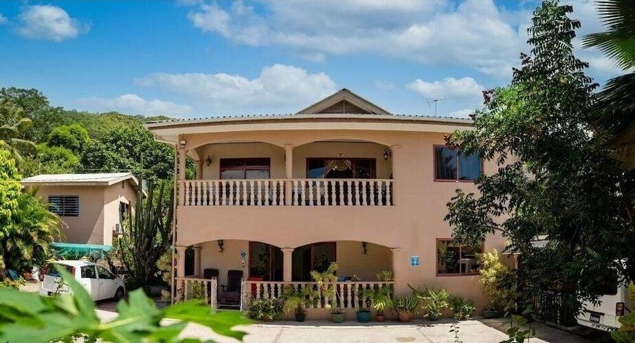 Горящий тур на Сейшелы — отель Chez Benoit Self Catering (о. Маэ)
