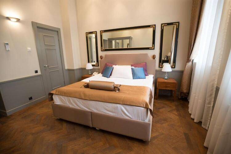 Seven Rooms