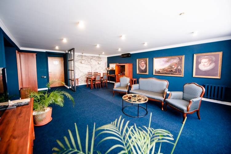 Президент-Отель Дис