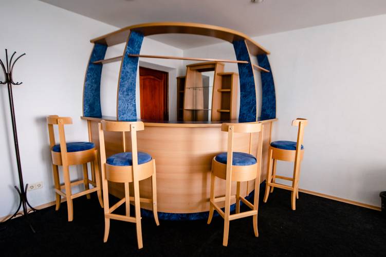 Президент-Отель Дис