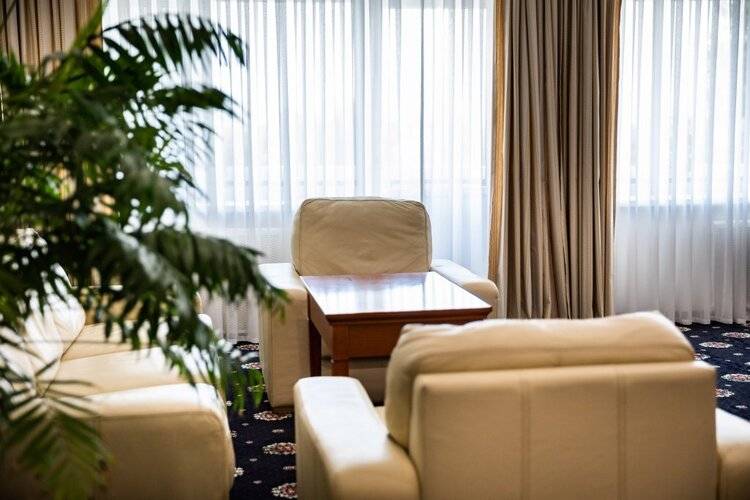 Президент-Отель Дис