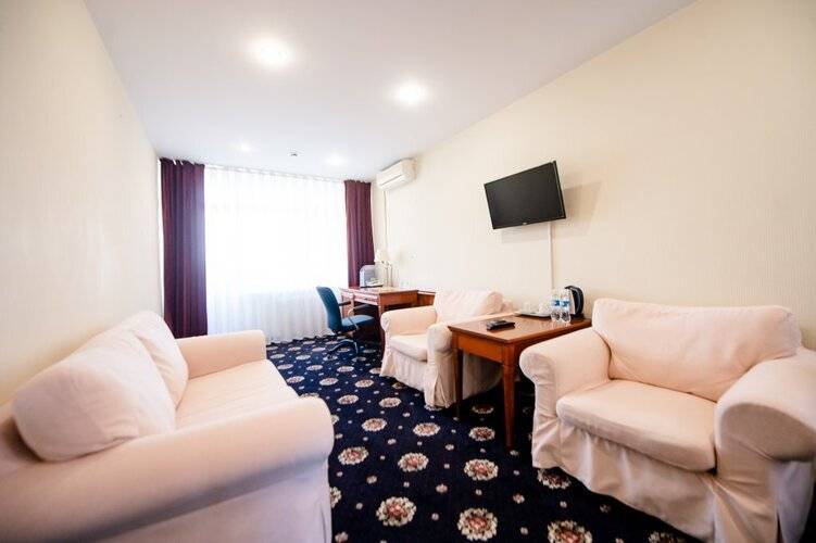 Президент-Отель Дис