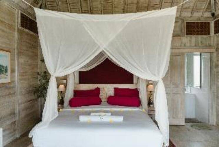 B Saya Villa And Restaurant