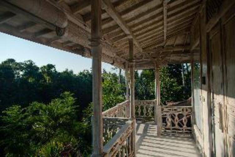B Saya Villa And Restaurant
