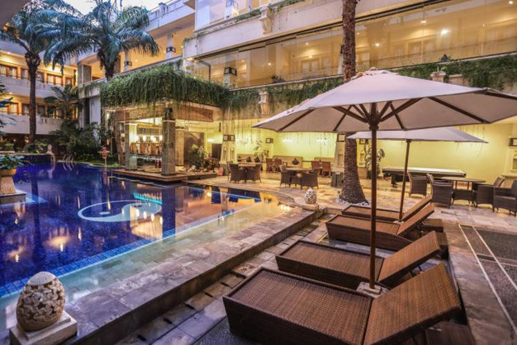 Famous Hotel Kuta