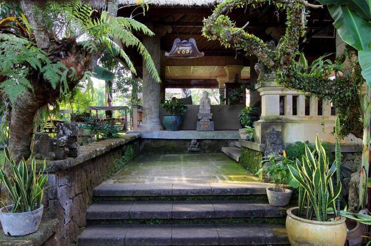 Arma Museum And Resort